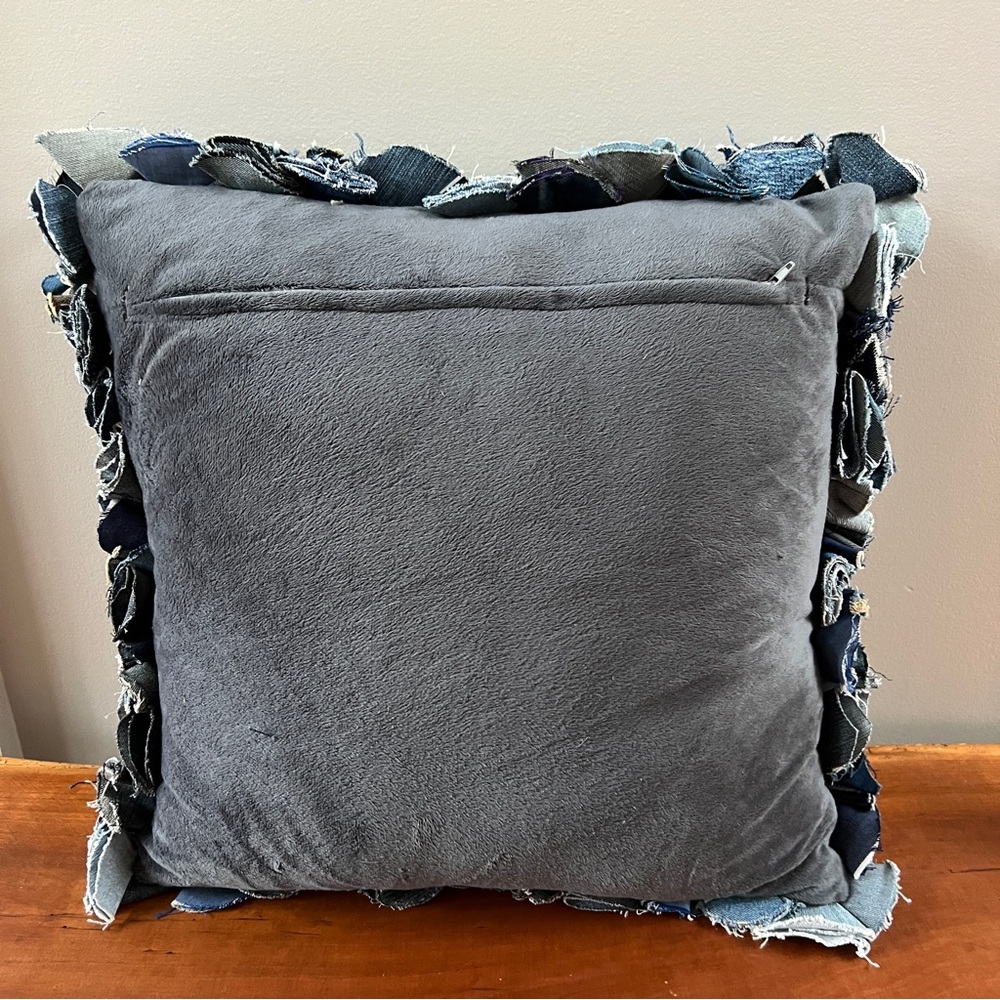 Dreamweavers upcycled denim jeans patchwork throw pillow zipper for insert fur - Picture 2 of 5